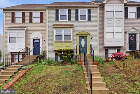 Photo of 2012 Darlington Loop, WOODBRIDGE, VA 22191 (MLS # VAPW2119872)