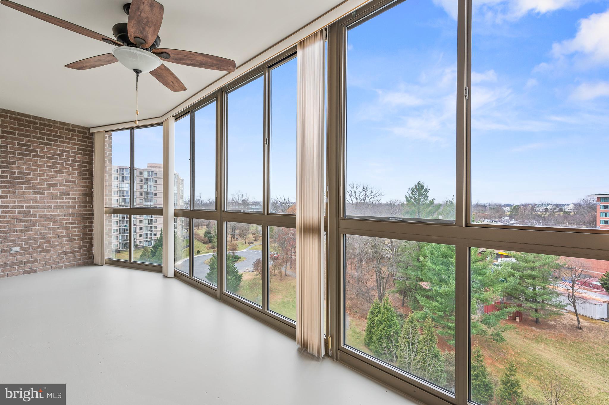 LANSDOWNE WOODS - Residential