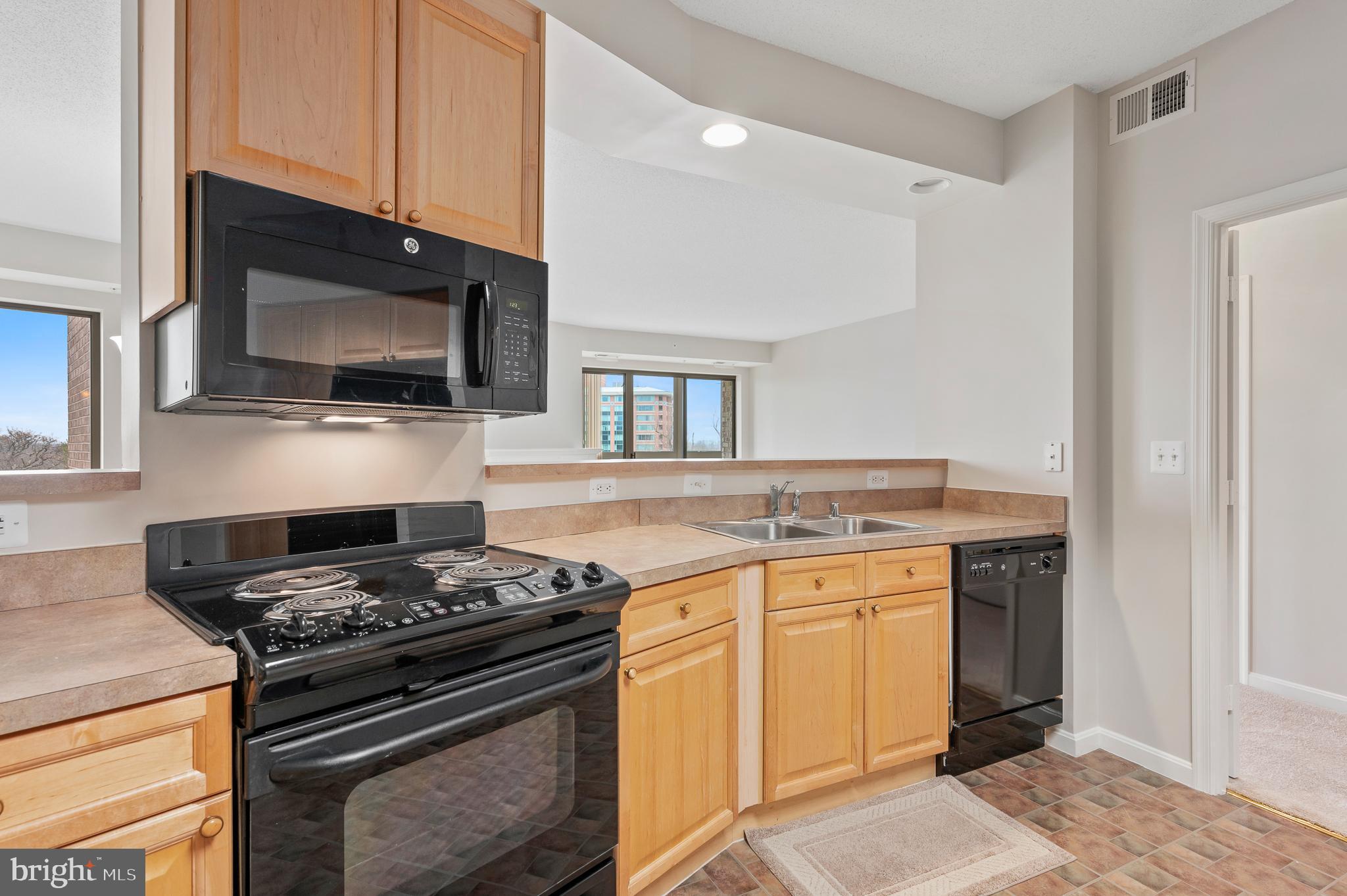 LANSDOWNE WOODS - Residential