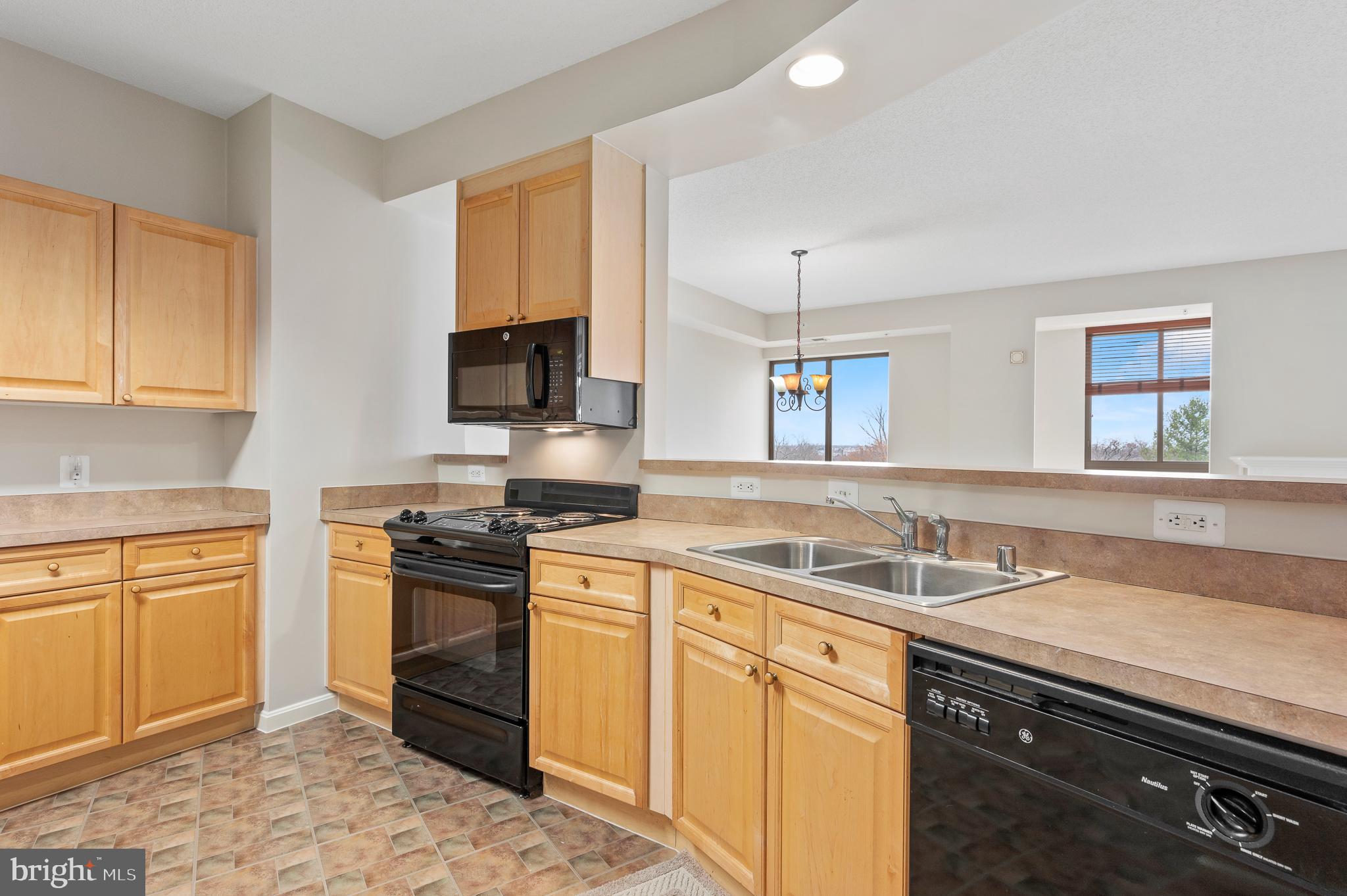 LANSDOWNE WOODS - Residential