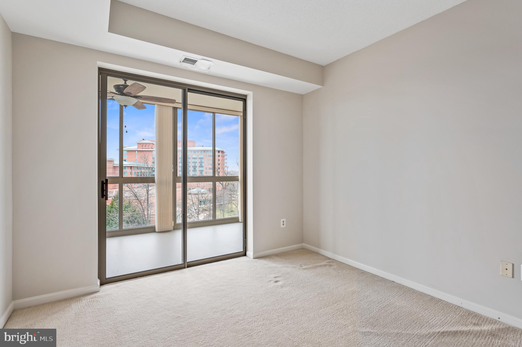 LANSDOWNE WOODS - Residential