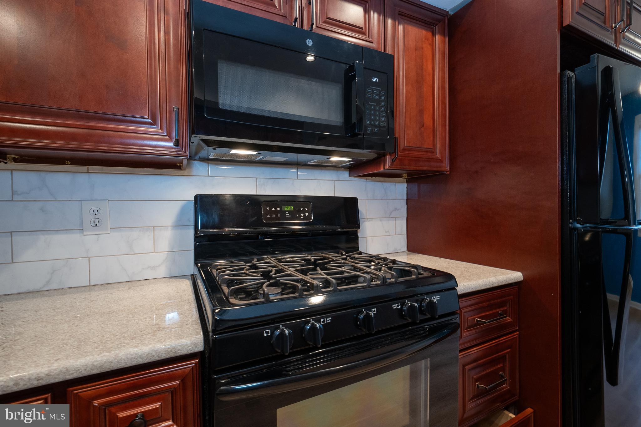 HAMPTON CROSSING - Residential