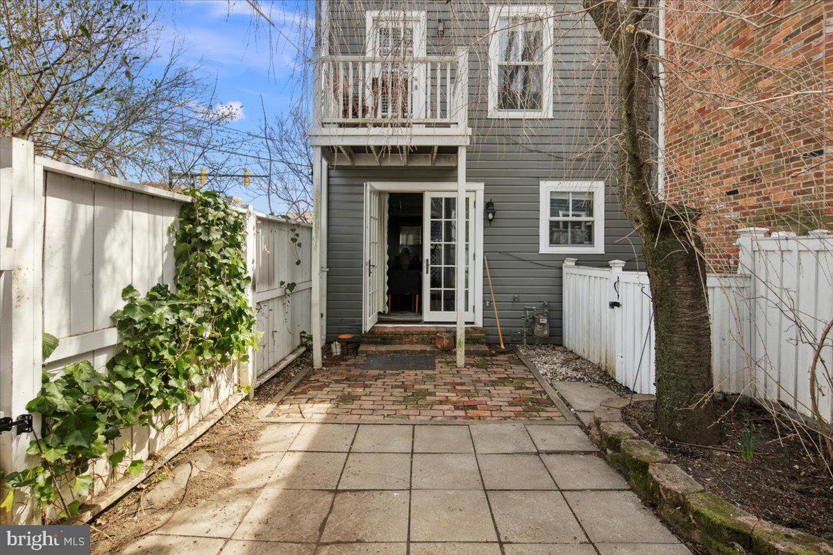 OLD TOWN ALEXANDRIA - Residential