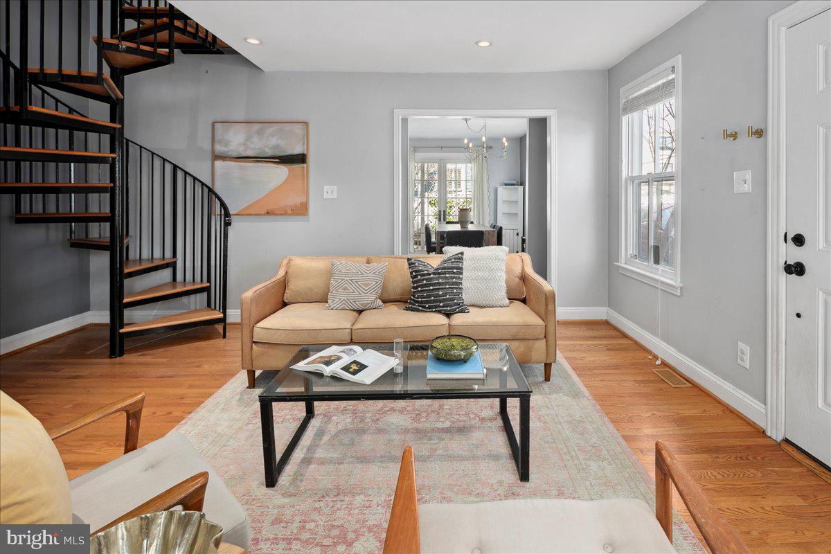 OLD TOWN ALEXANDRIA - Residential