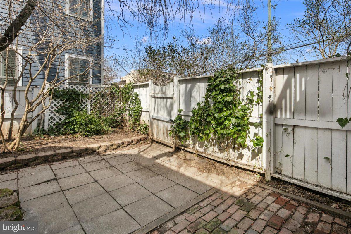 OLD TOWN ALEXANDRIA - Residential