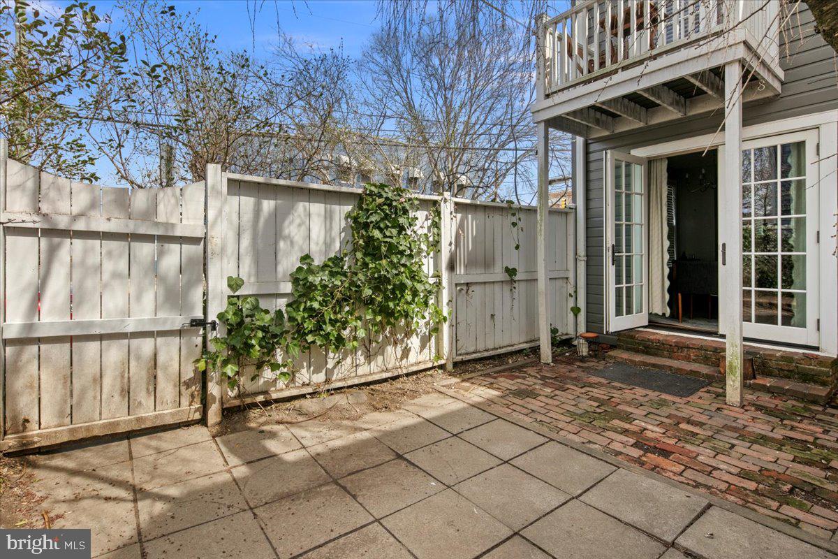 OLD TOWN ALEXANDRIA - Residential