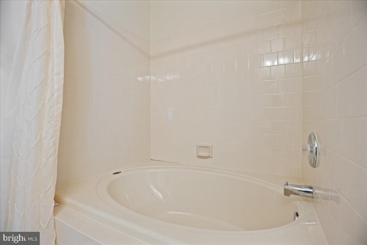 DORCHESTER - ST. CHARLES - Residential