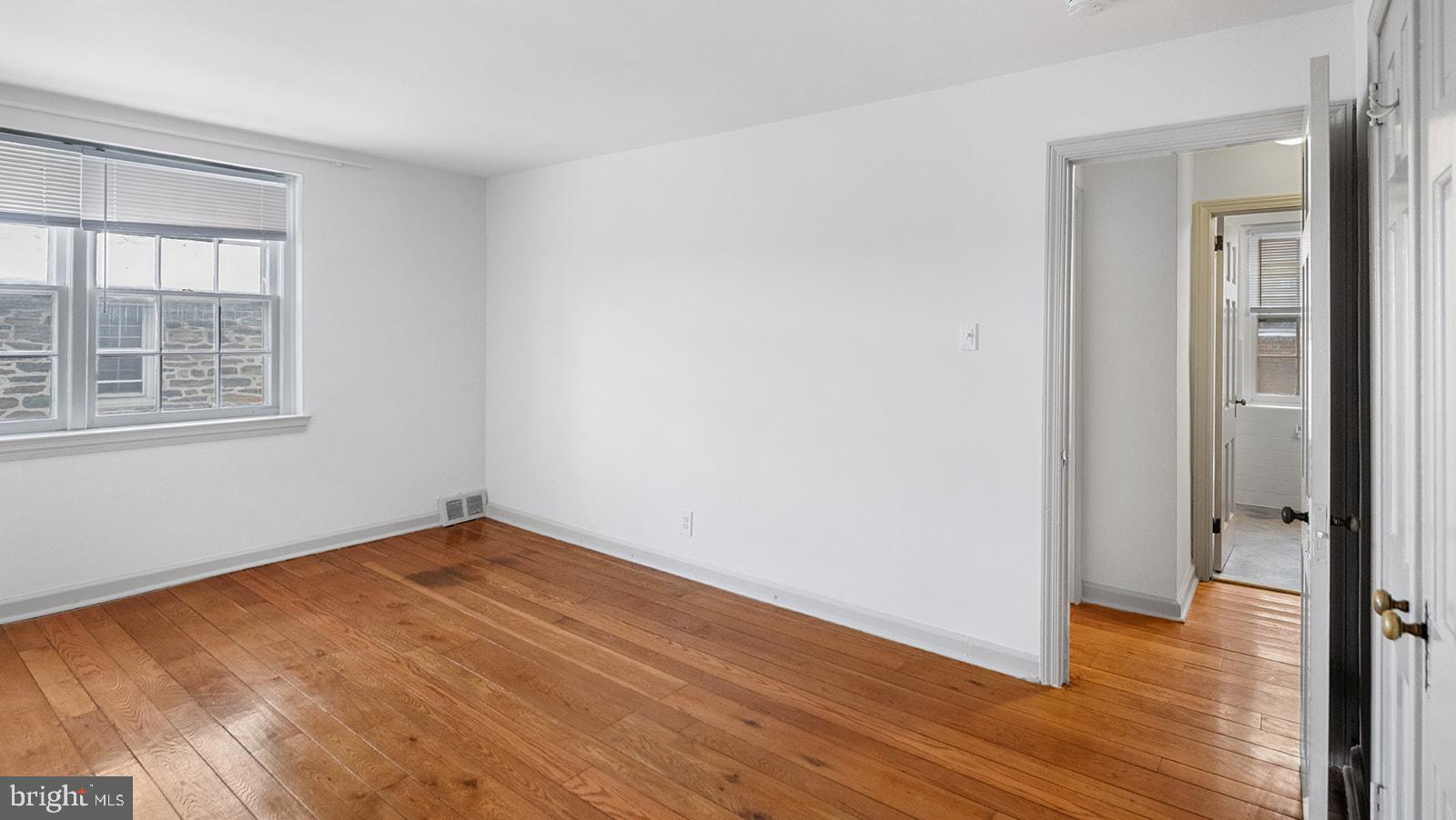 EAST FALLS - Residential Lease