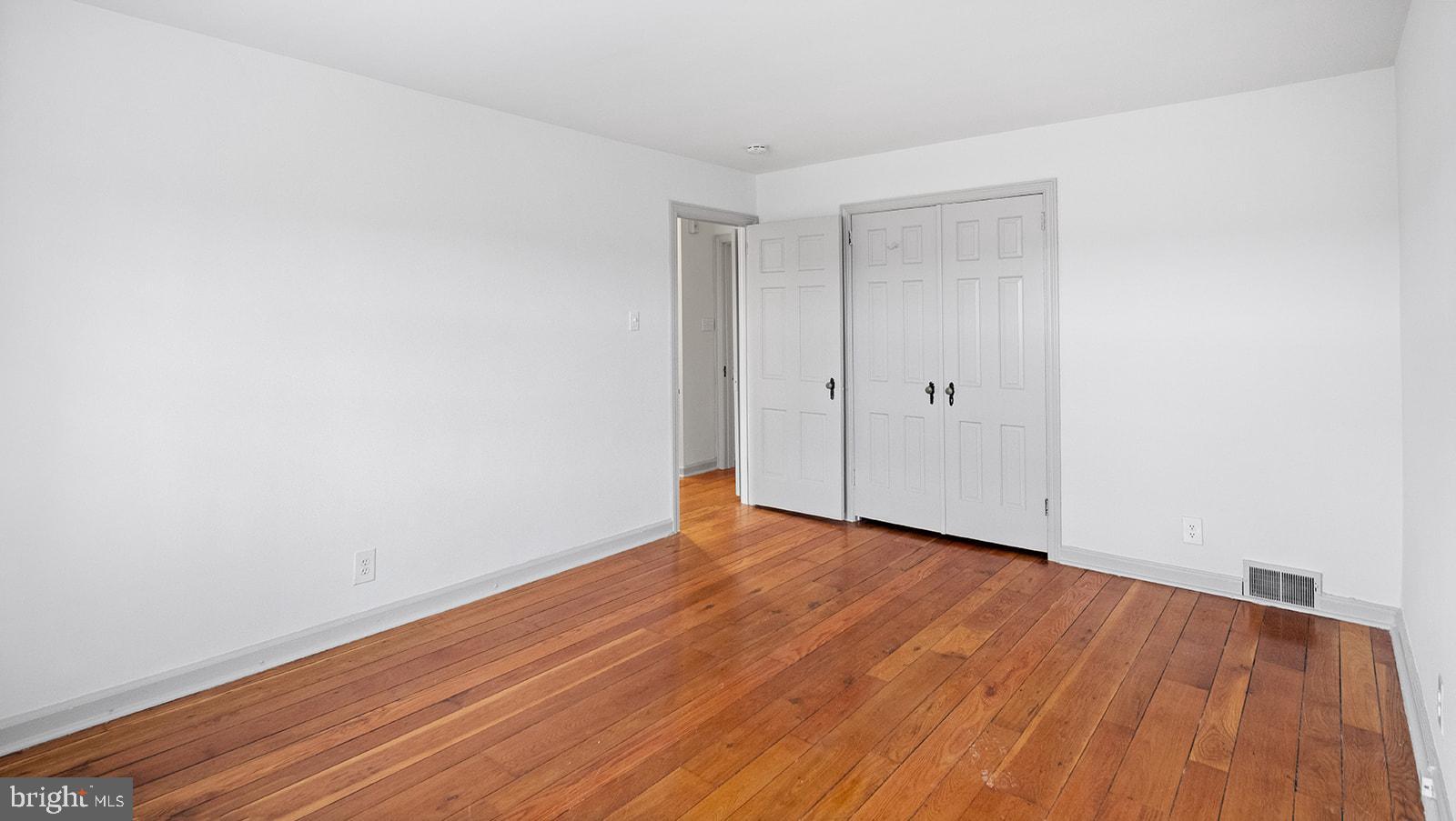 EAST FALLS - Residential Lease