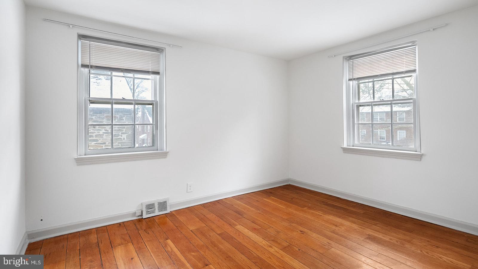 EAST FALLS - Residential Lease