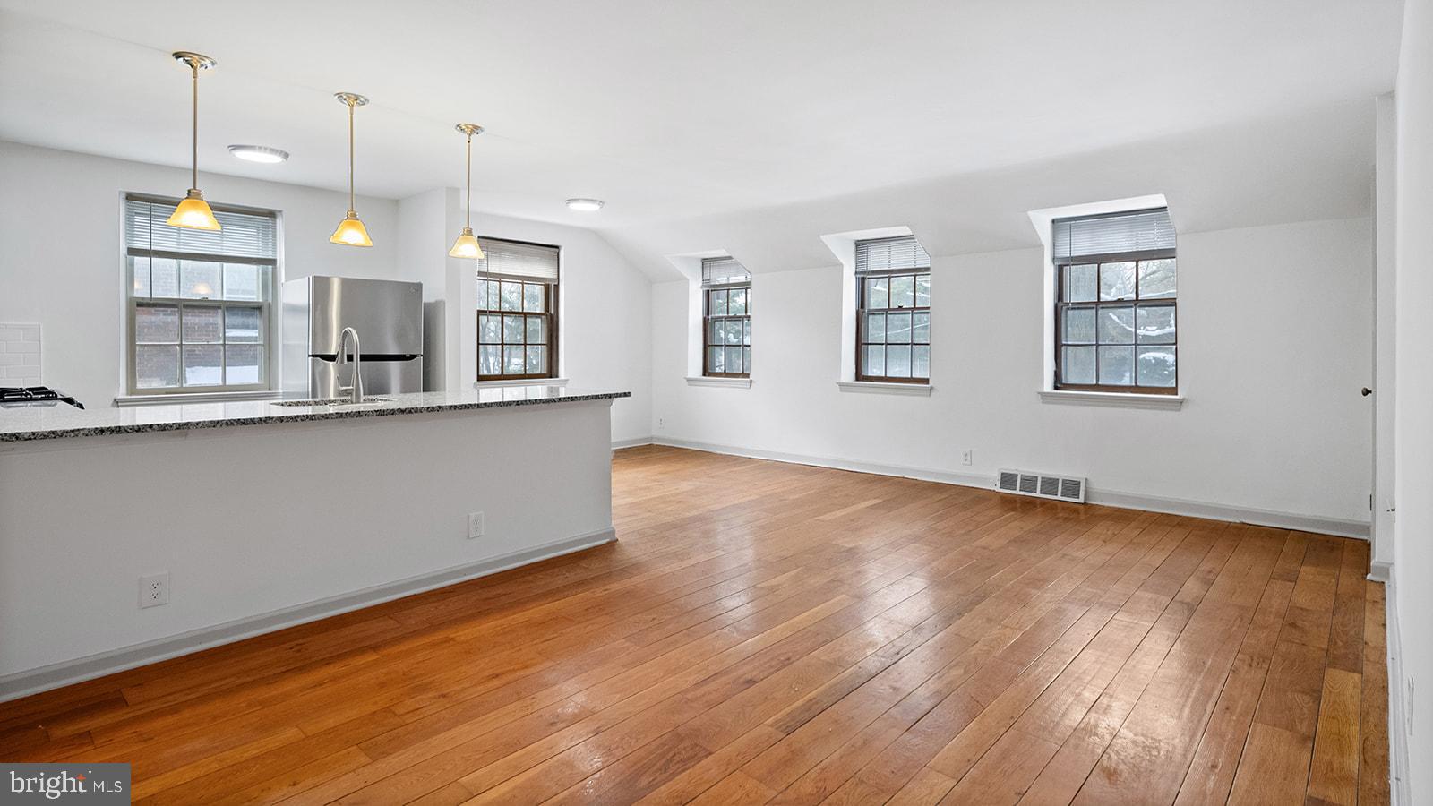 EAST FALLS - Residential Lease