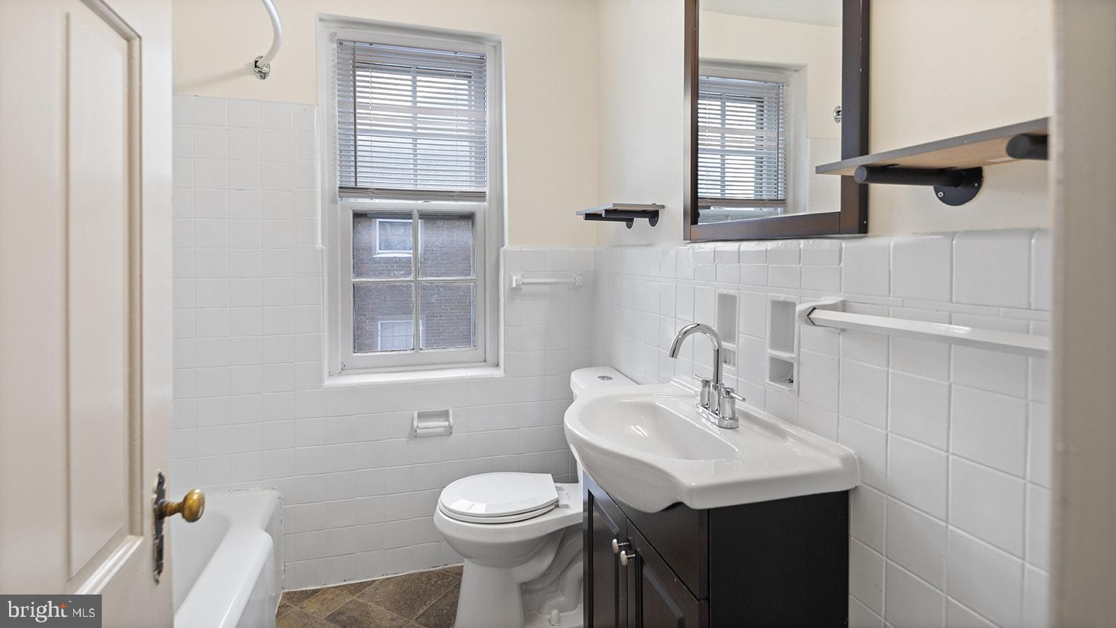 EAST FALLS - Residential Lease