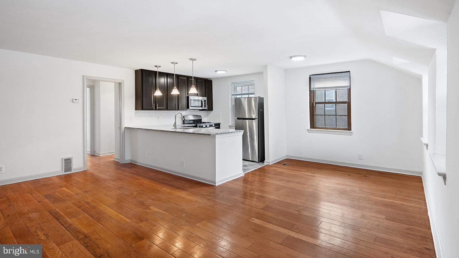 EAST FALLS - Residential Lease