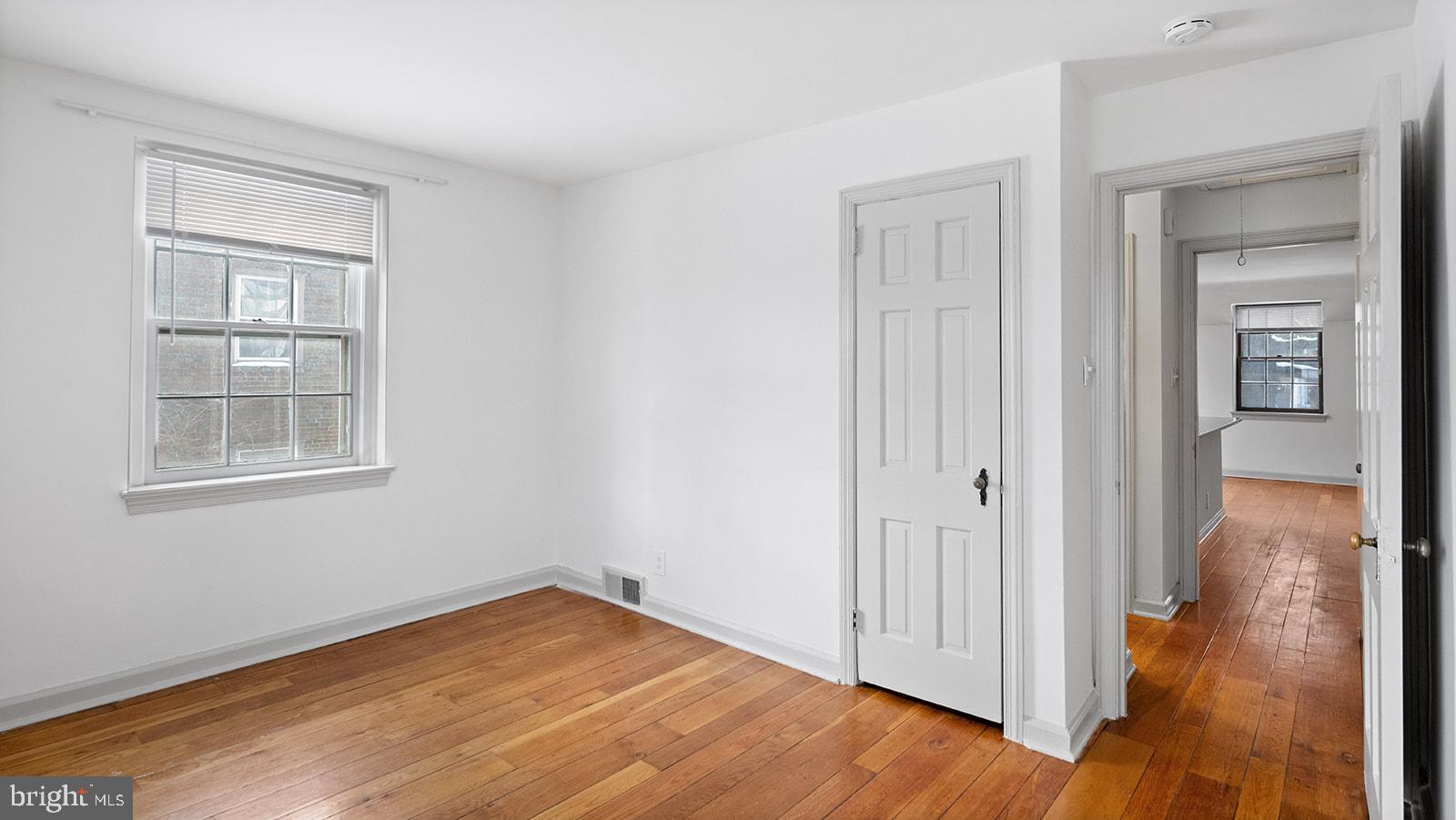 EAST FALLS - Residential Lease