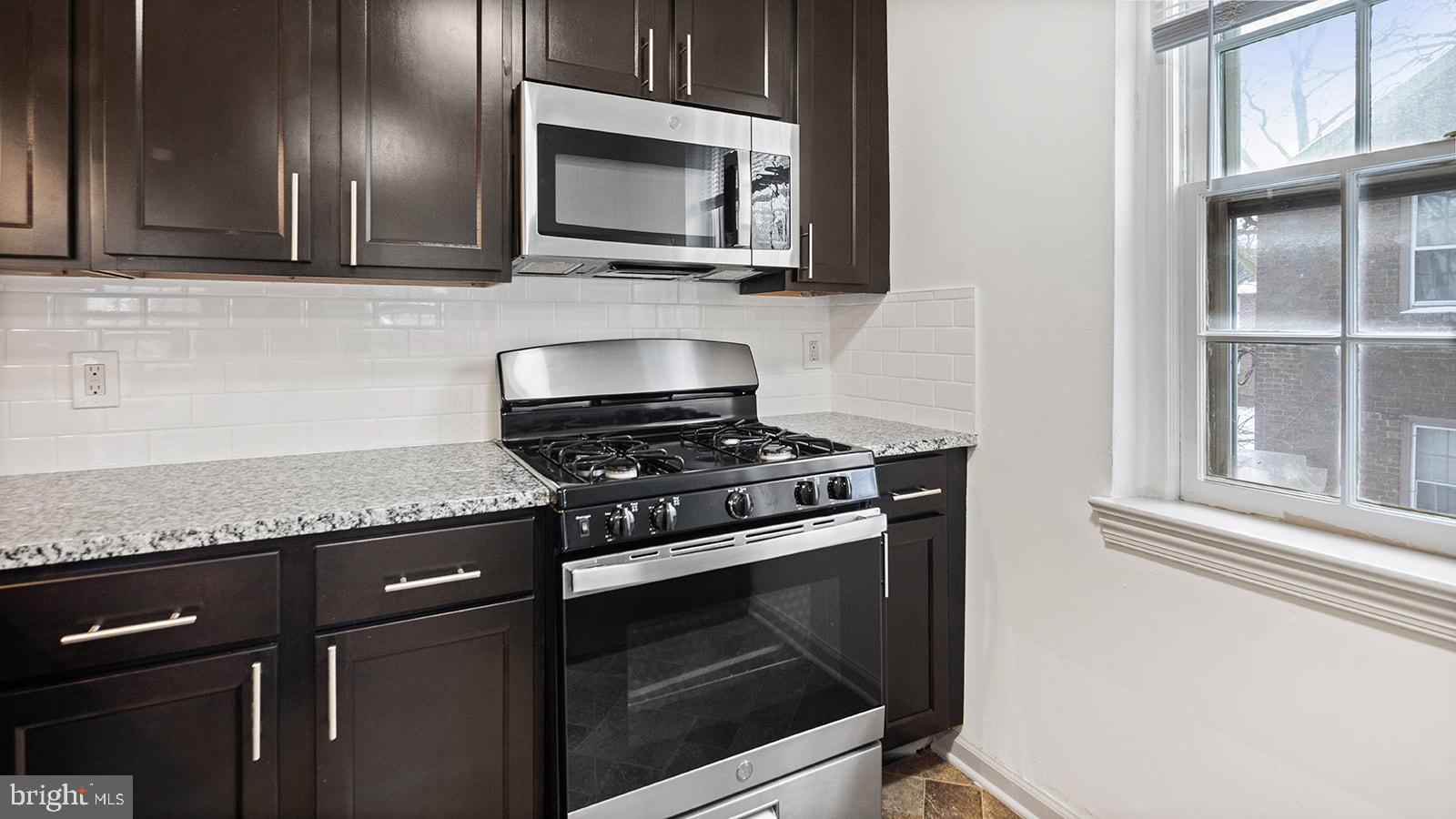 EAST FALLS - Residential Lease