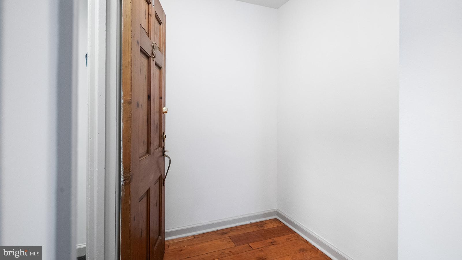 EAST FALLS - Residential Lease