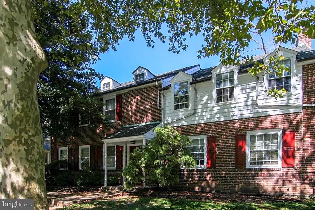 EAST FALLS - Residential Lease