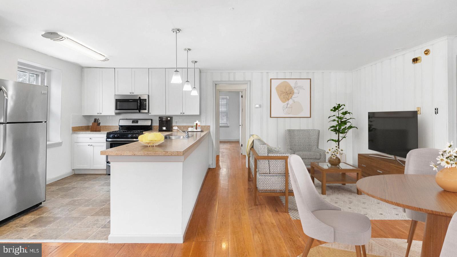 EAST FALLS - Residential Lease