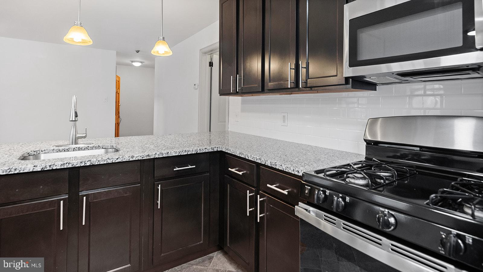 EAST FALLS - Residential Lease