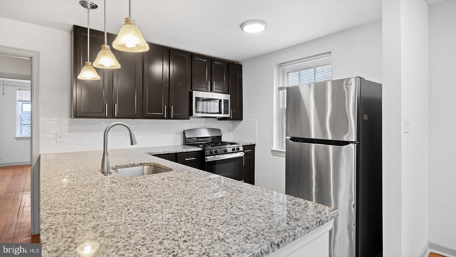 EAST FALLS - Residential Lease