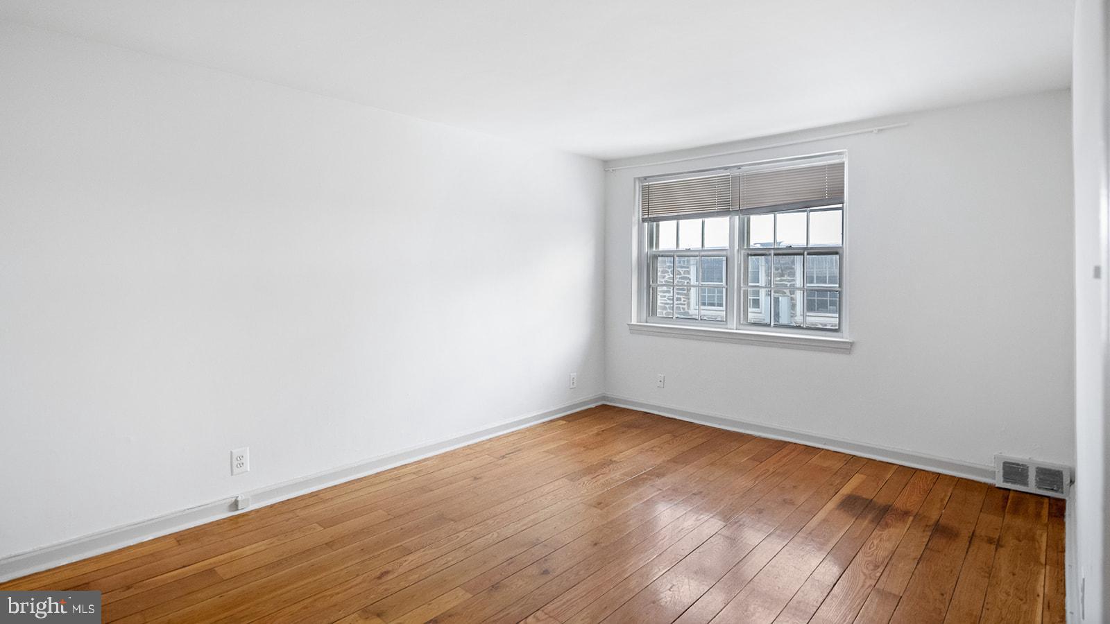 EAST FALLS - Residential Lease