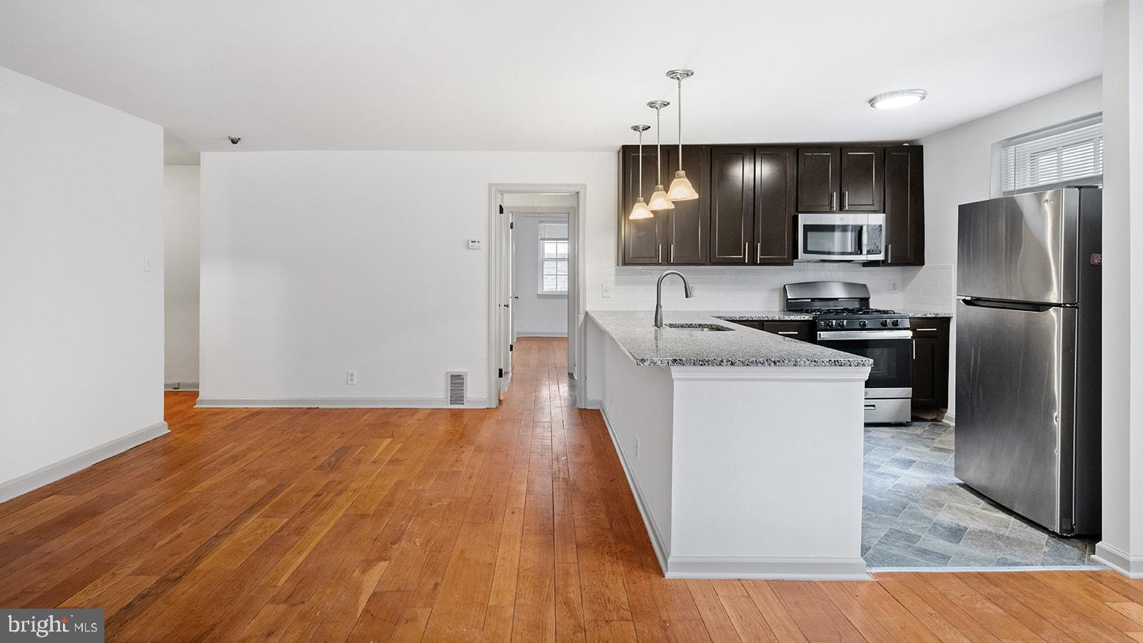 EAST FALLS - Residential Lease