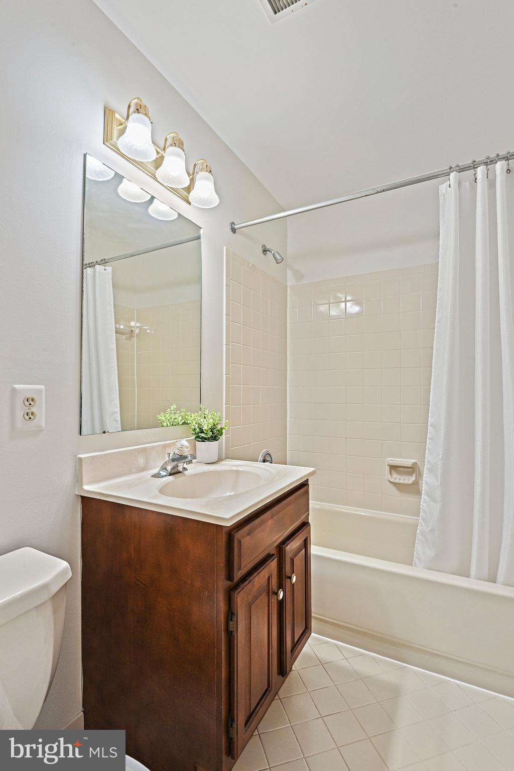 OAKCREST FARMS - Residential