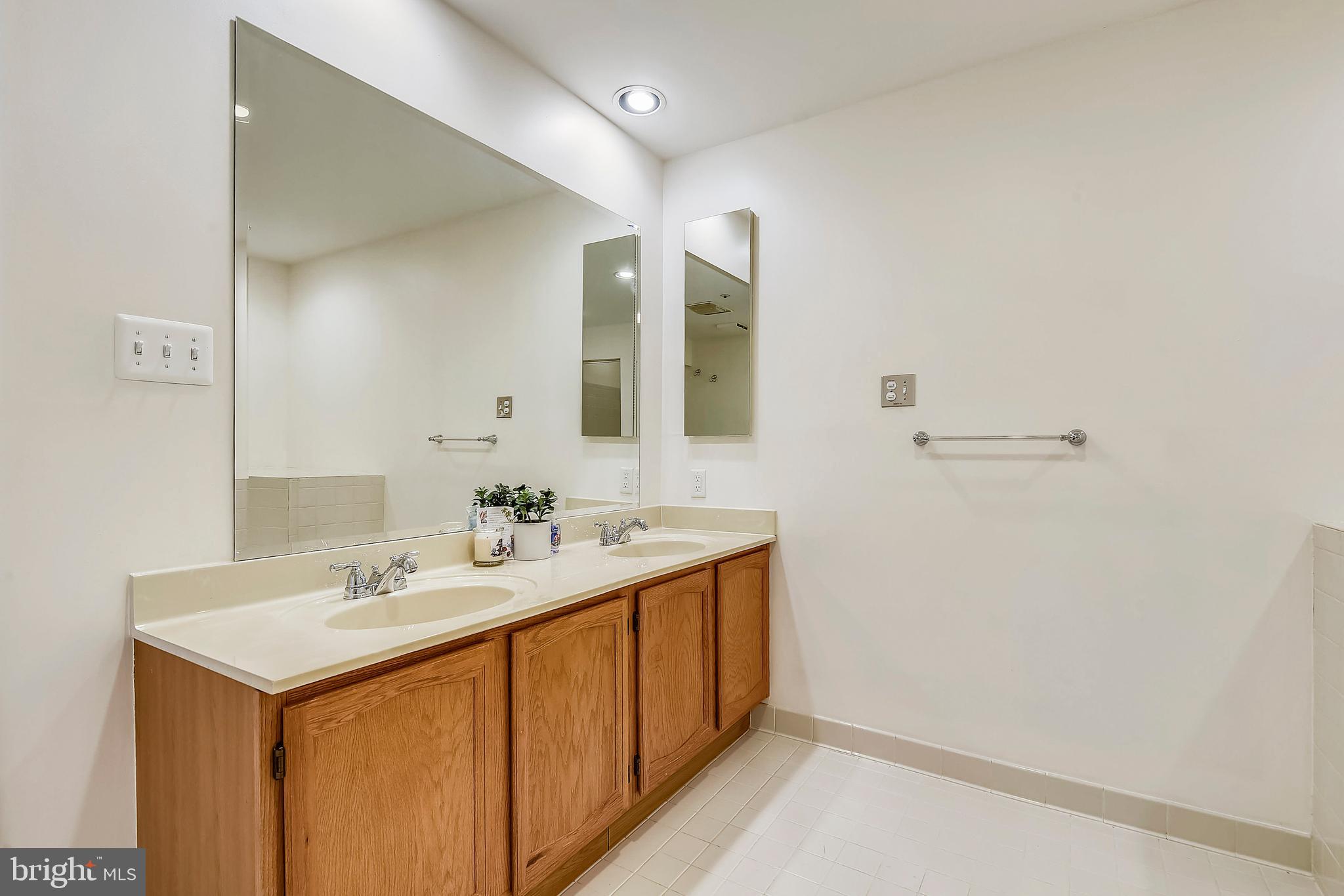 SUMMER PLACE AT RIVA TRACE - Residential