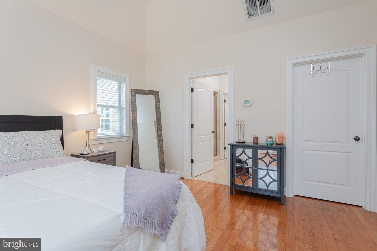 PRESTON LAKE - Residential