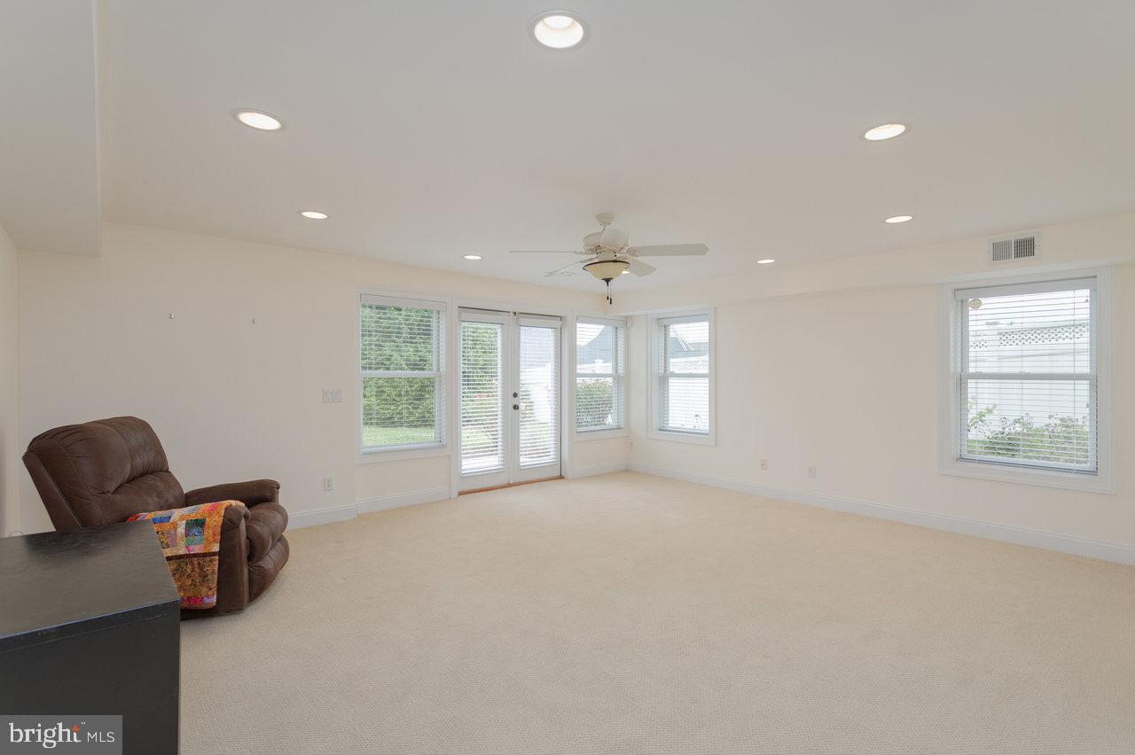 PRESTON LAKE - Residential