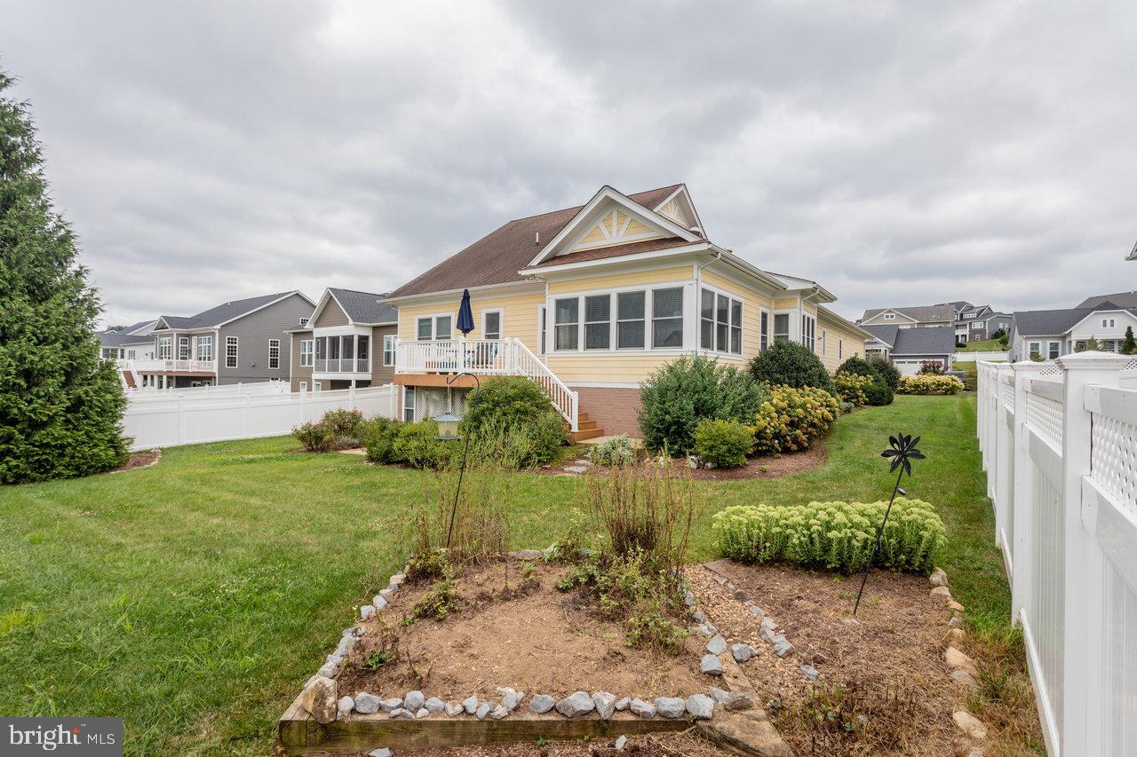 PRESTON LAKE - Residential