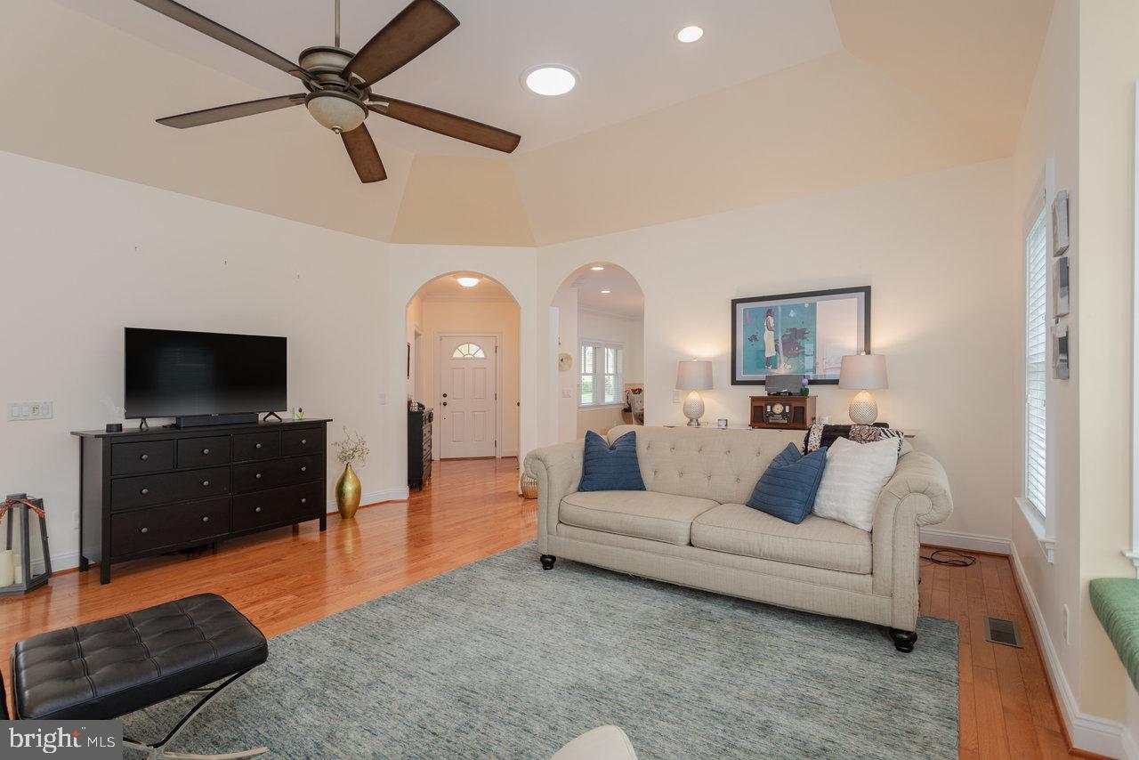 PRESTON LAKE - Residential