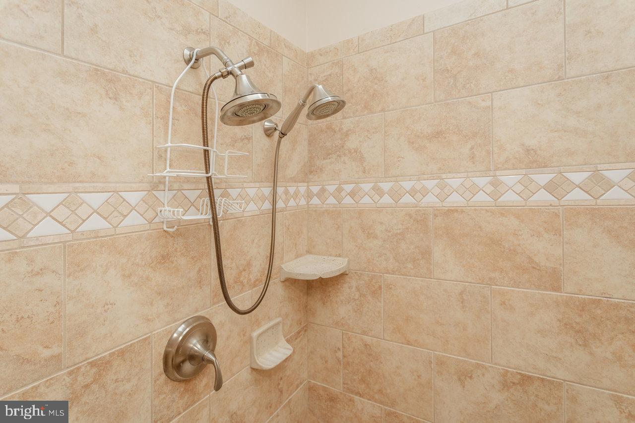 PRESTON LAKE - Residential