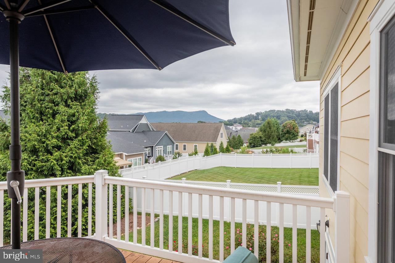 PRESTON LAKE - Residential