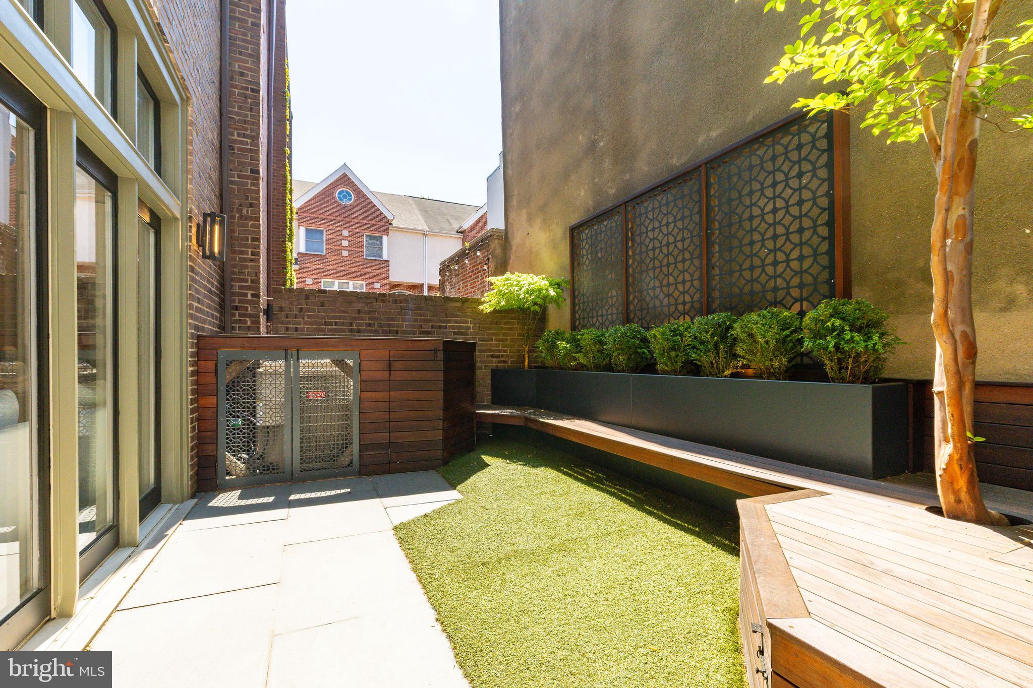 SOCIETY HILL - Residential