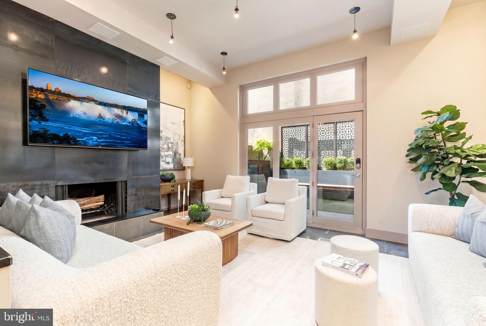 SOCIETY HILL - Residential