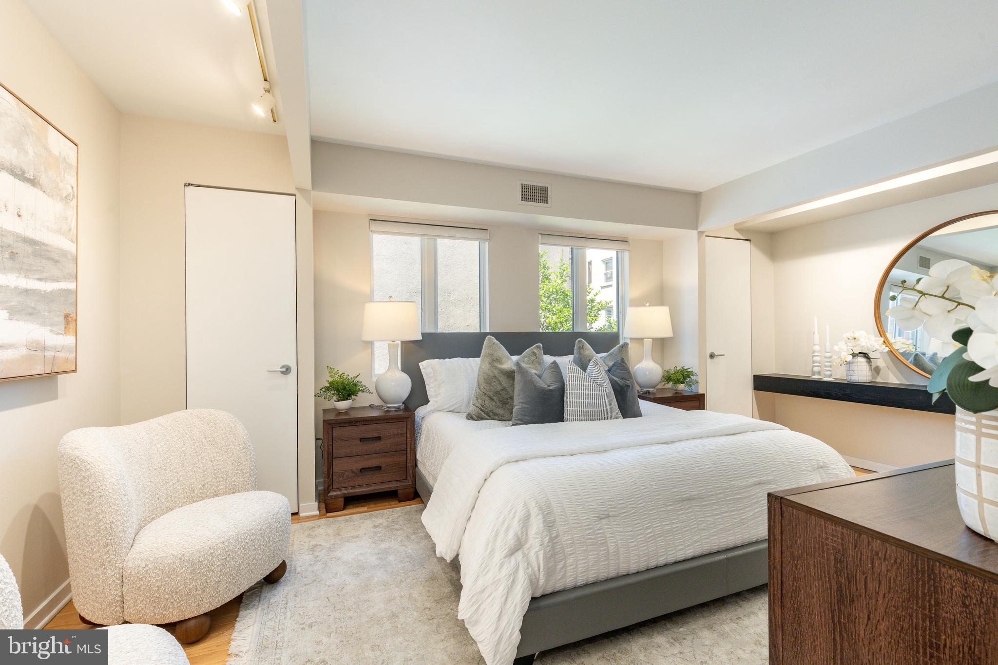 SOCIETY HILL - Residential