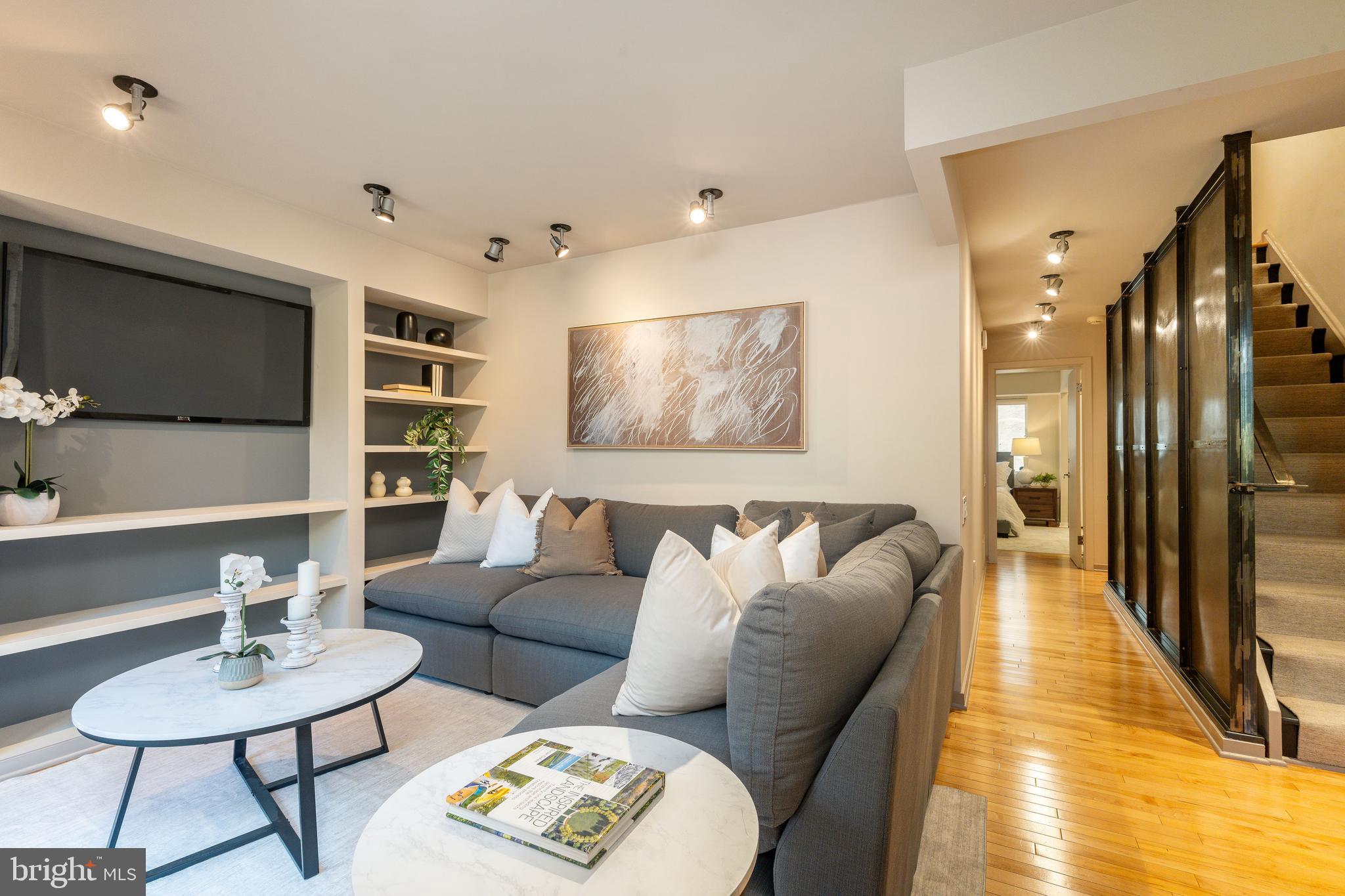 SOCIETY HILL - Residential