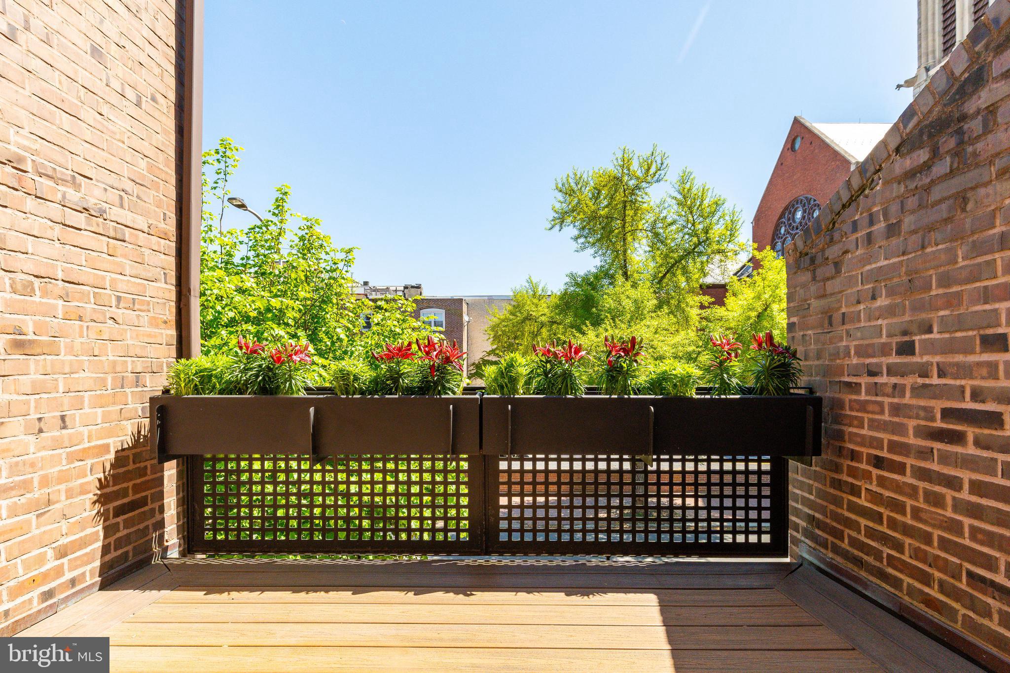 SOCIETY HILL - Residential