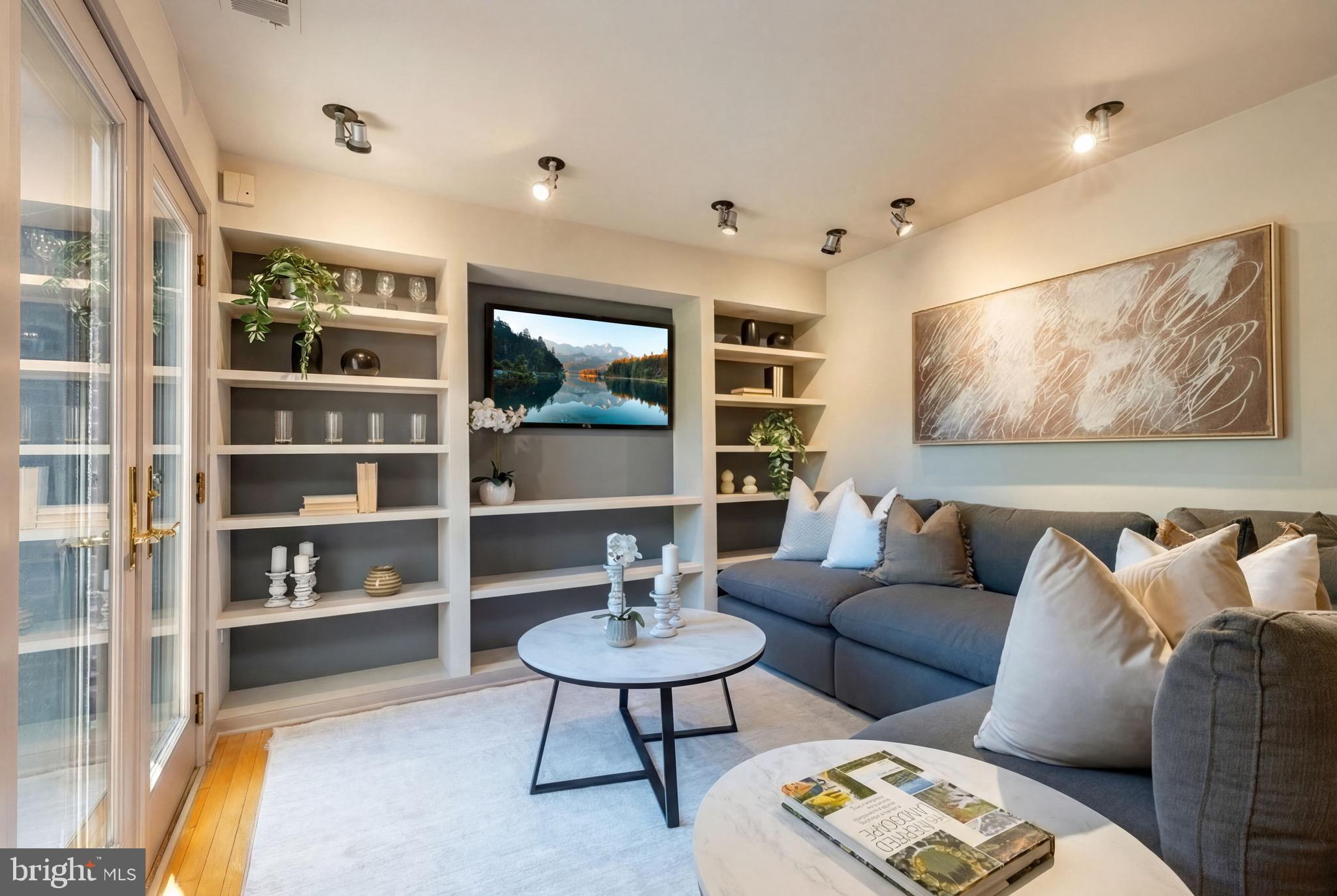 SOCIETY HILL - Residential