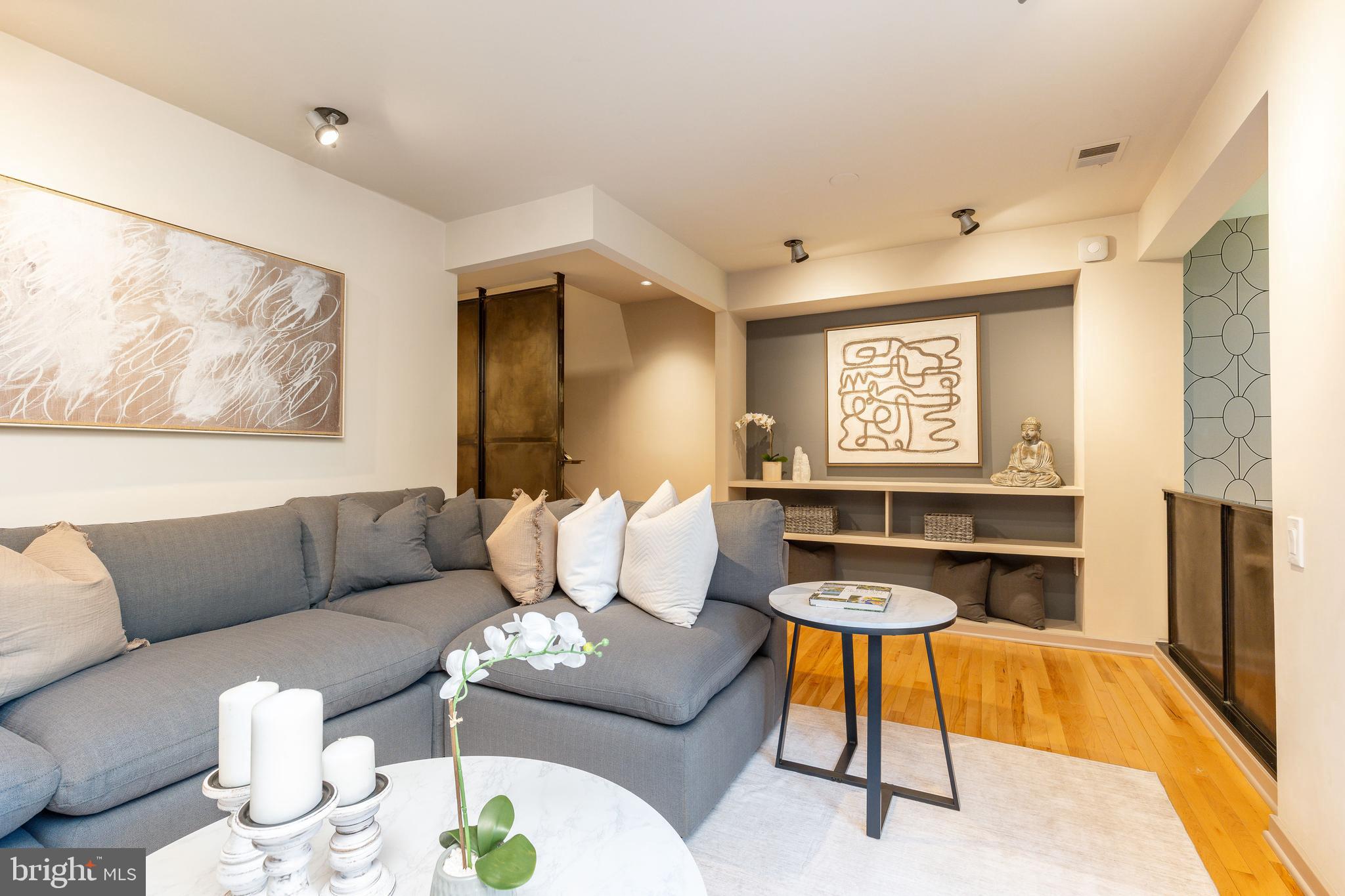 SOCIETY HILL - Residential