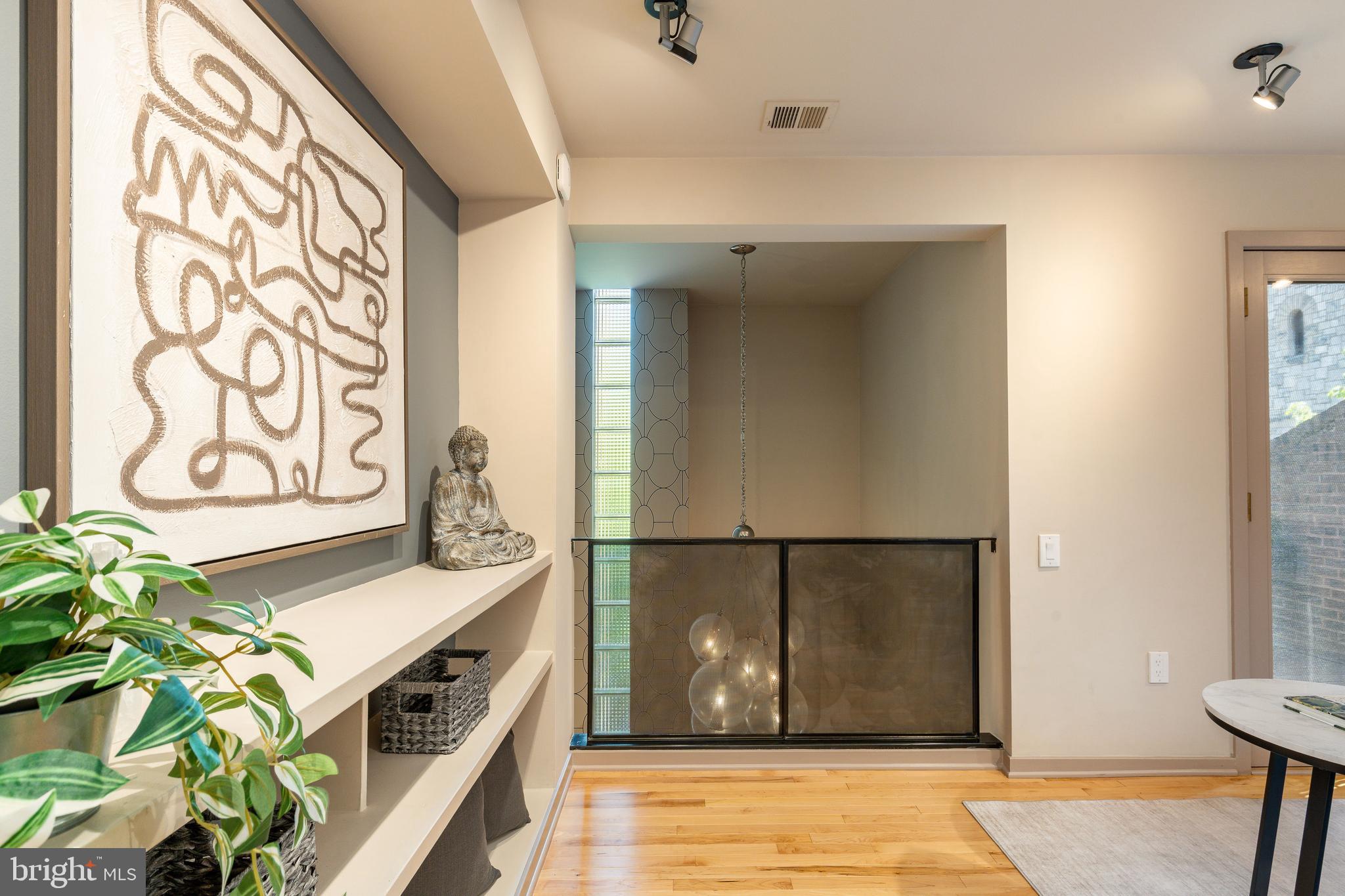 SOCIETY HILL - Residential