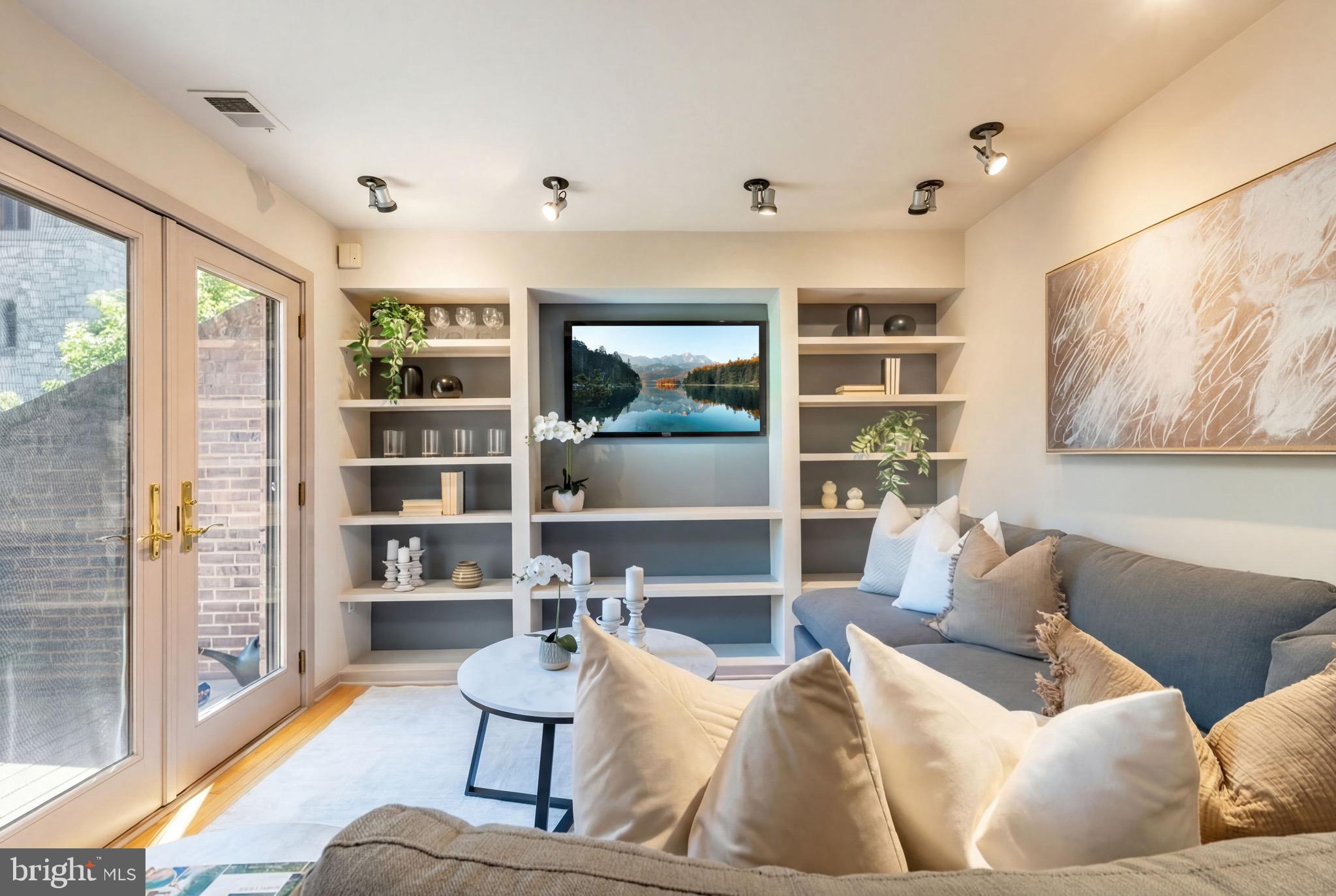 SOCIETY HILL - Residential