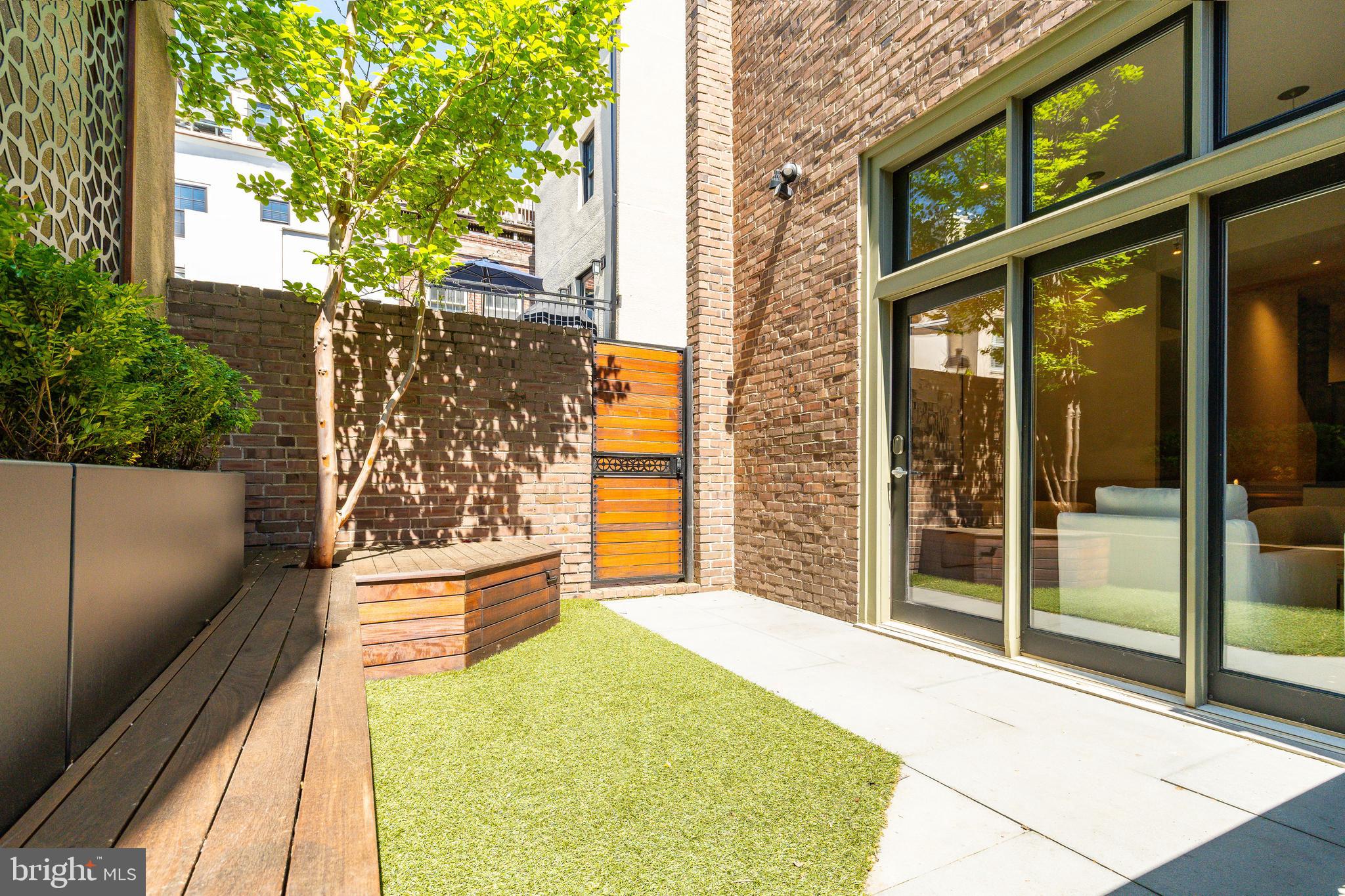 SOCIETY HILL - Residential