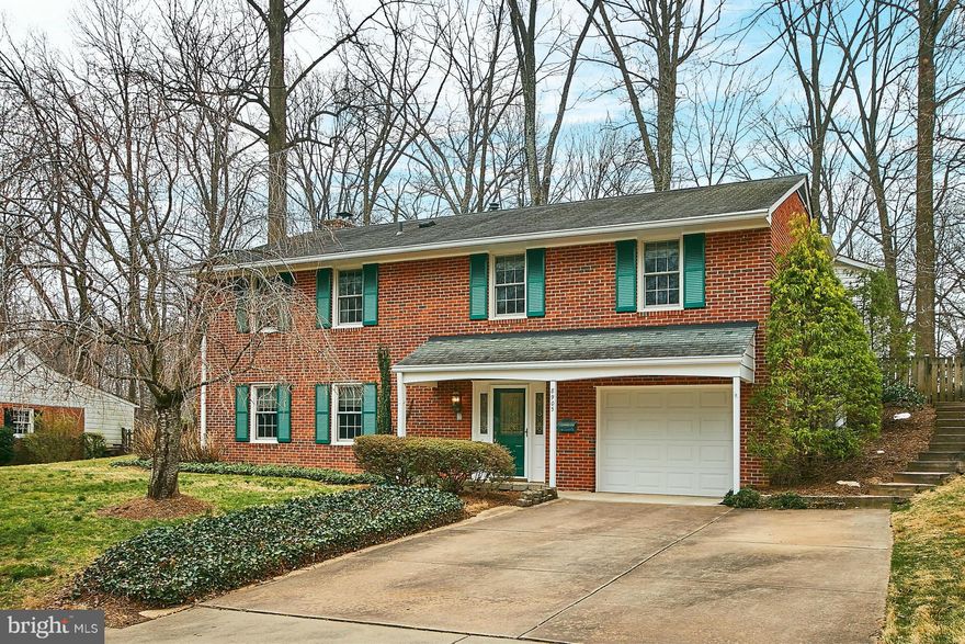 Welcome to your new home with HUGE Great Room addition! Beautifully refinished hardwood floors throughout! Home is immaculate & has lots of updates! Wooded lot offers privacy, lush foliage & nature. Community features excellent schools (Woodson pyramid); walking trails & the ILDA Community pool just steps from home. 5 miles Metro. Steps Pentagon Exp Bus. No HOA. Click Virtual Tour for Floor Plans.