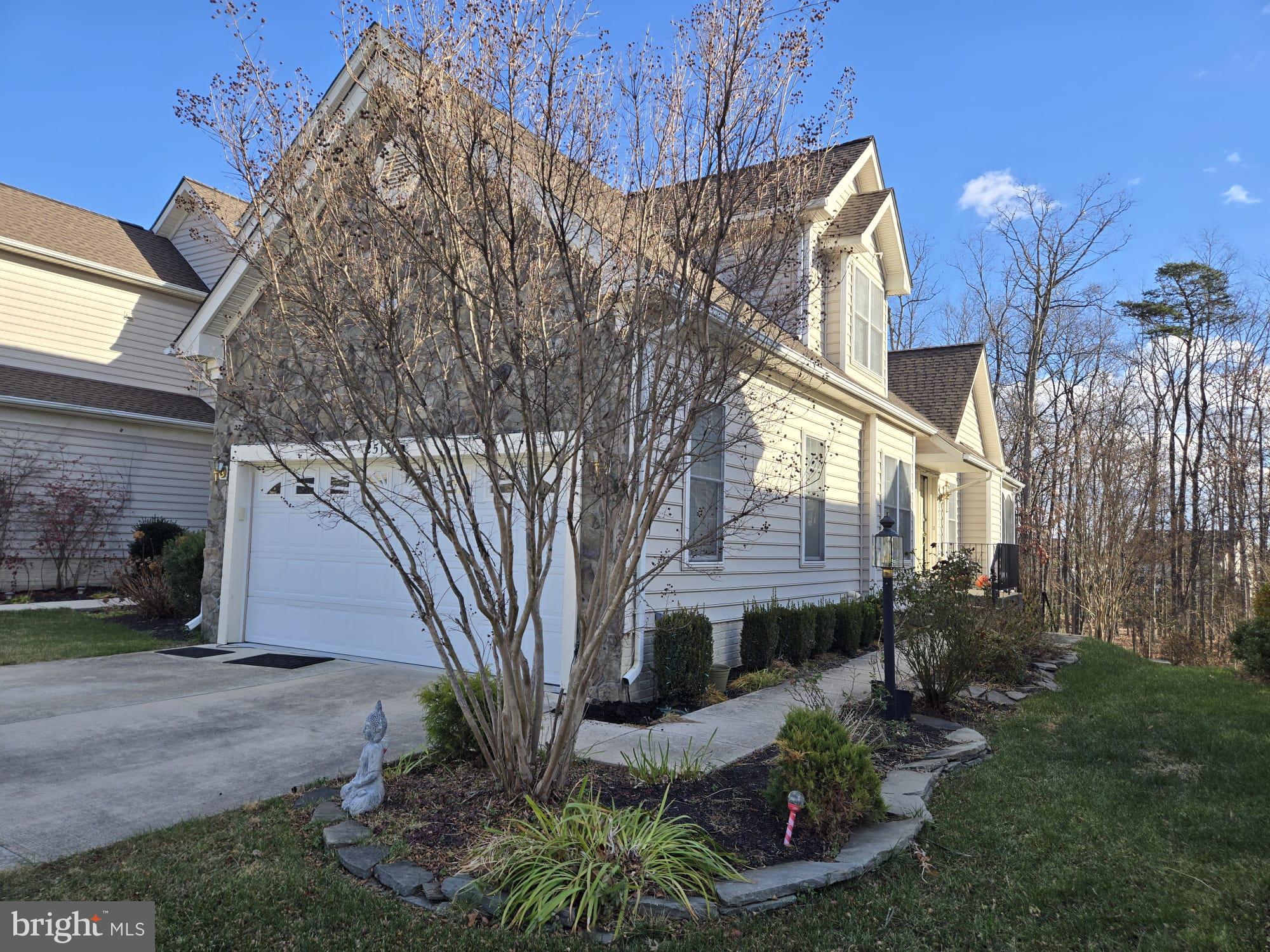 SOUTH RIDING - Residential Lease