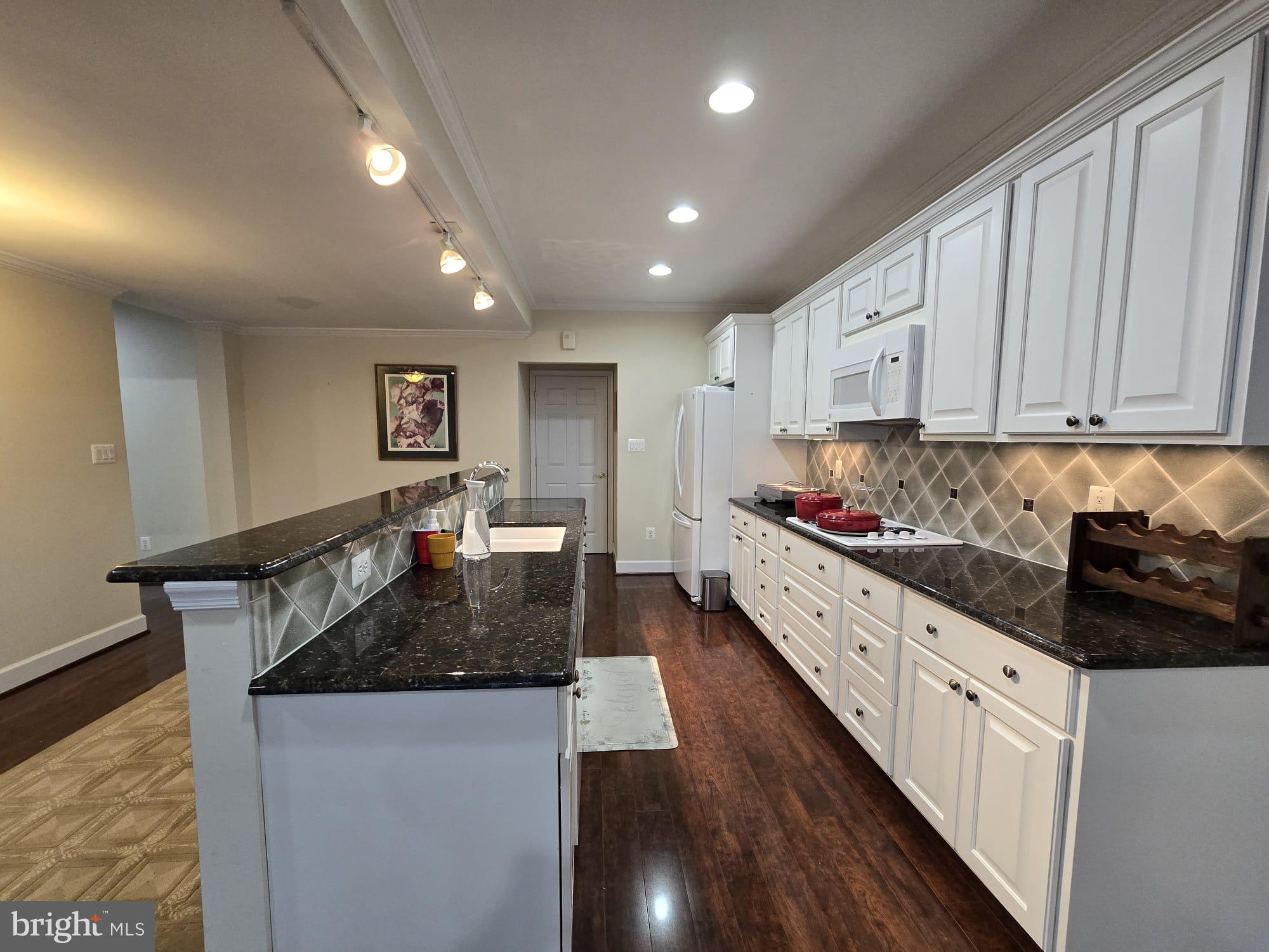 SOUTH RIDING - Residential Lease