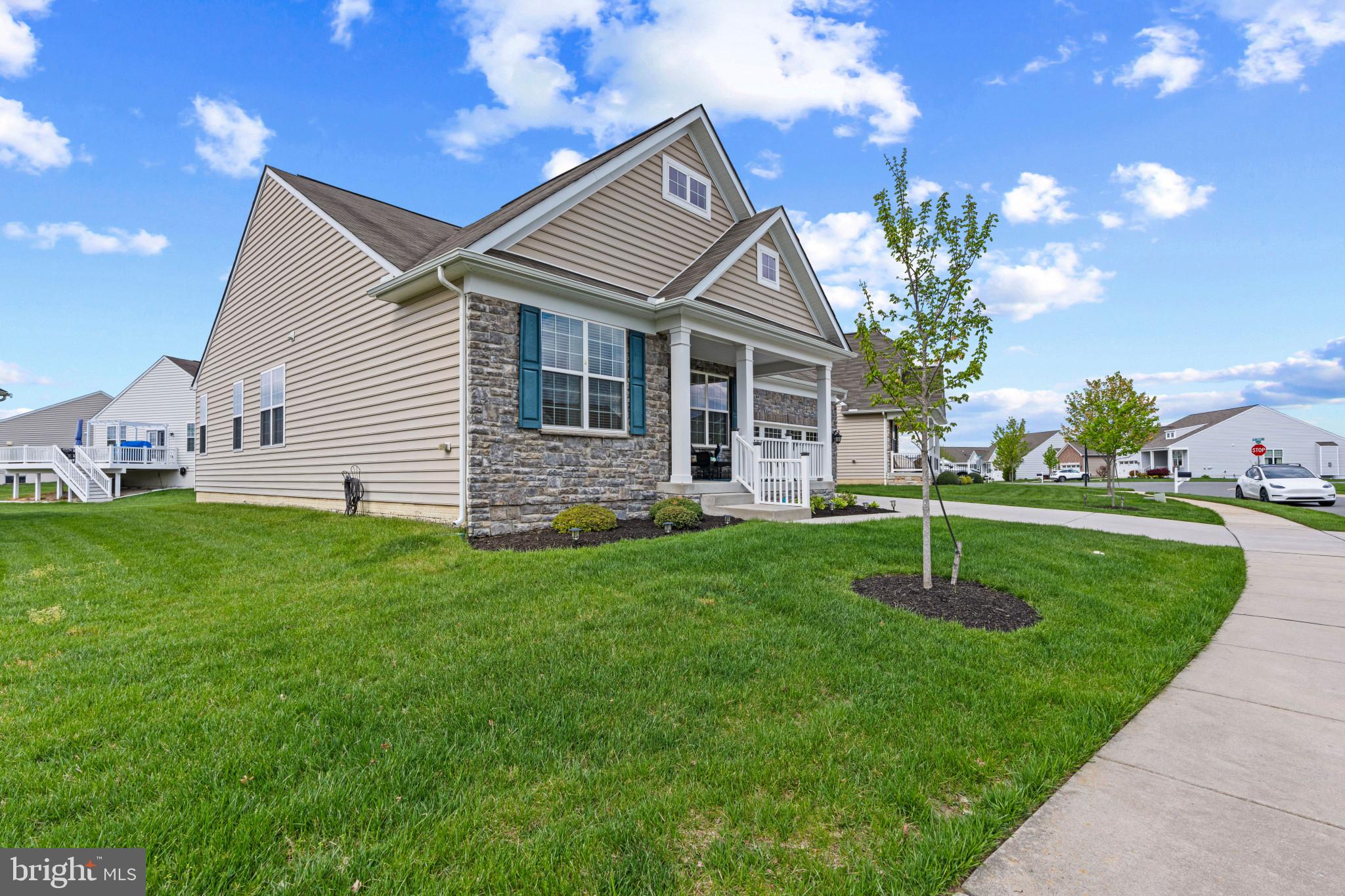 957 RIVER BIRCH CIRCLE