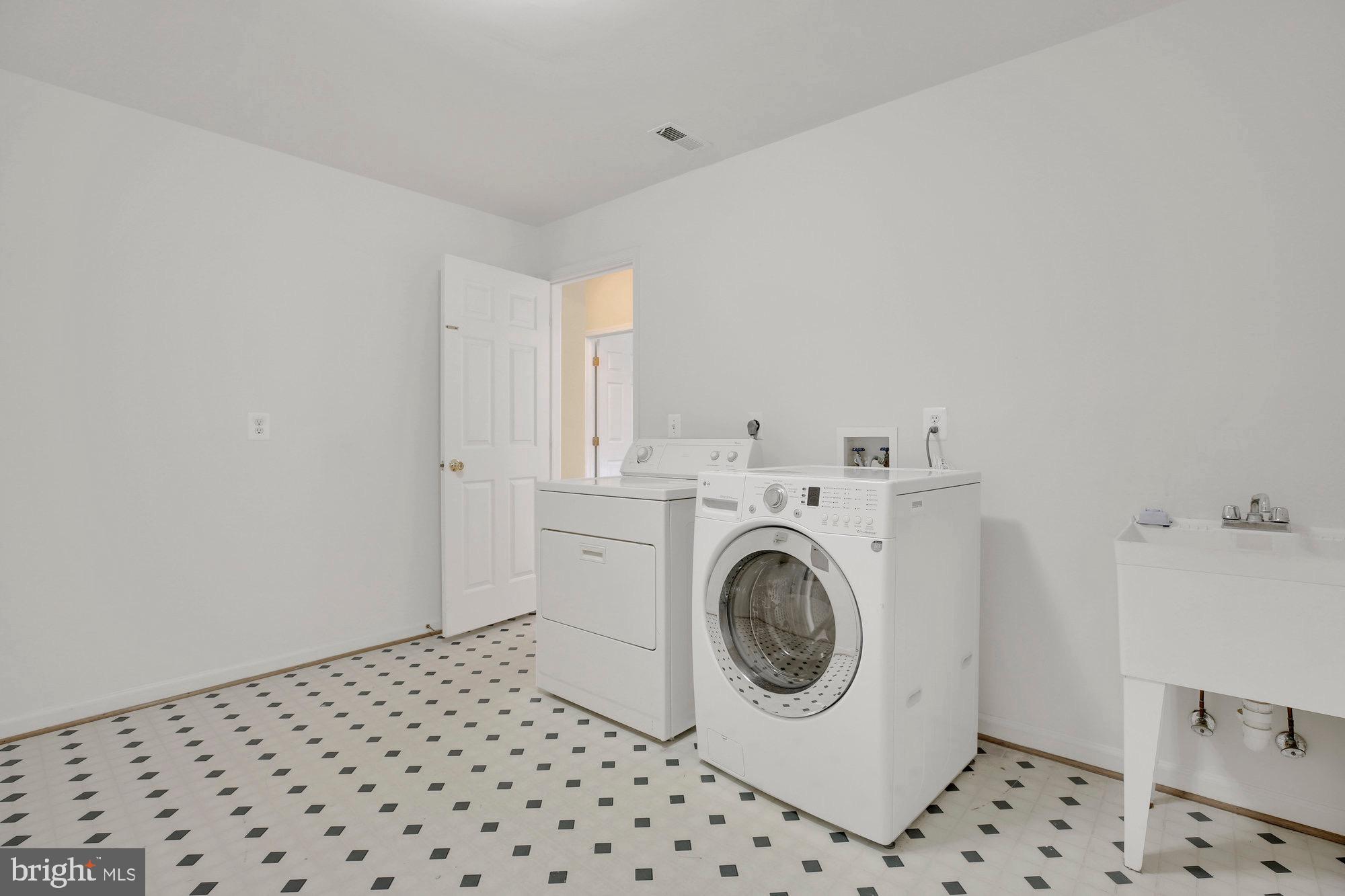 ARMISTEAD PARK - Residential Lease