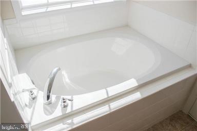 CARRIAGE HILL - Residential Lease